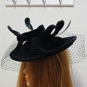 NEW Elegant Black Velvet Fascinator Hat with face net netting